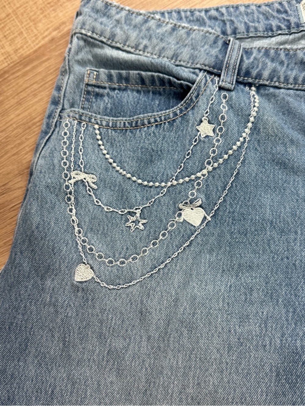 Hollister Low-Rise Baggy Jeans W32 14R Regular Light Wash Chain Charm Detail Y2K - Picture 3 of 11